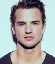 Freddie Stroma