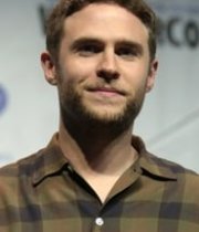 Iain De Caestecker