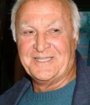 Robert Loggia