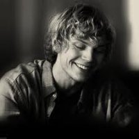 Evan Peters