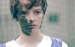 Skins 5. Sezon 1. Bölüm İzle – Türkçe Dublaj İzle